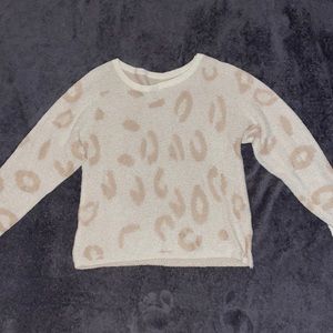 Long sleeve cropped, cheetah print top. Size small, could fit xsmall